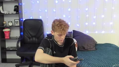 Snapshot of kirill_20_cm chatting on December 5, 12:55 pm Kirill and Andrey online show from December 5, 12:55 pm