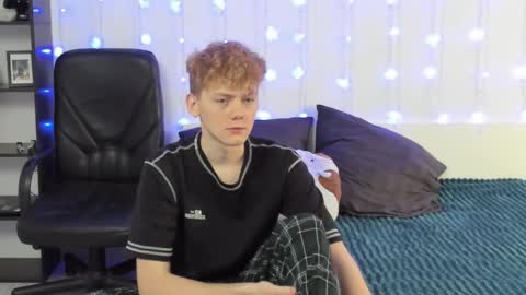 Snapshot of kirill_20_cm chatting on December 5, 4:01 pm Kirill and Andrey online show from December 5, 4:01 pm