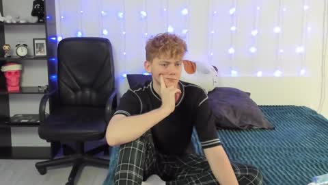 Snapshot of kirill_20_cm chatting on December 5, 7:06 pm Kirill and Andrey online show from December 5, 7:06 pm