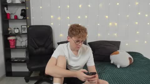 Snapshot of kirill_20_cm chatting on December 7, 1:51 pm Kirill and Andrey online show from December 7, 1:51 pm