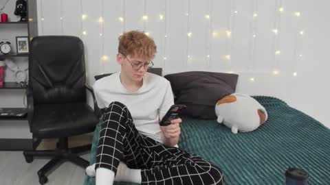 Snapshot of kirill_20_cm chatting on December 7, 6:15 pm Kirill and Andrey online show from December 7, 6:15 pm