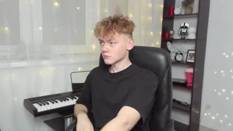 Snapshot of kirill_20_cm chatting on December 21, 4:36 pm Kirill and Andrey online show from December 21, 4:36 pm