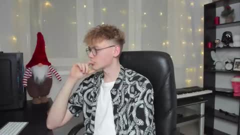 Snapshot of kirill_20_cm chatting on December 24, 3:16 pm Kirill and Andrey online show from December 24, 3:16 pm