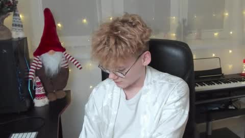 Snapshot of kirill_20_cm chatting on December 25, 5:37 pm Kirill and Andrey online show from December 25, 5:37 pm