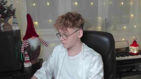 Snapshot of kirill_20_cm chatting on December 25, 8:39 pm Kirill and Andrey online show from December 25, 8:39 pm