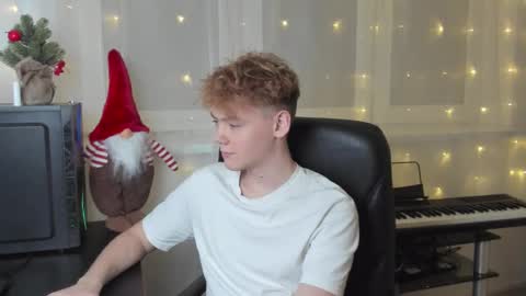 Snapshot of kirill_20_cm chatting on December 29, 3:57 pm Kirill and Andrey online show from December 29, 3:57 pm