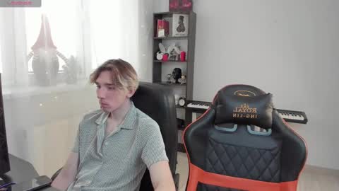 Snapshot of kirill_20_cm chatting on February 5, 12:38 pm Kirill and Andrey online show from February 5, 12:38 pm