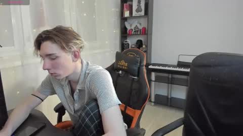 Snapshot of kirill_20_cm chatting on February 9, 7:52 pm Kirill and Andrey online show from February 9, 7:52 pm