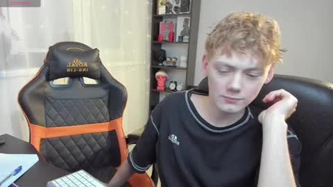 Snapshot of kirill_20_cm chatting on February 15, 4:25 am Kirill and Andrey online show from February 15, 4:25 am