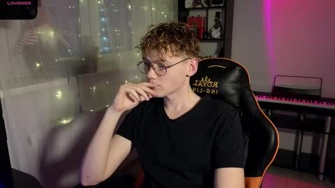 Snapshot of kirill_20_cm chatting on February 23, 7:17 pm Kirill and Andrey online show from February 23, 7:17 pm