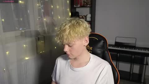 Snapshot of kirill_20_cm chatting on March 8, 11:07 pm Kirill and Andrey online show from March 8, 11:07 pm