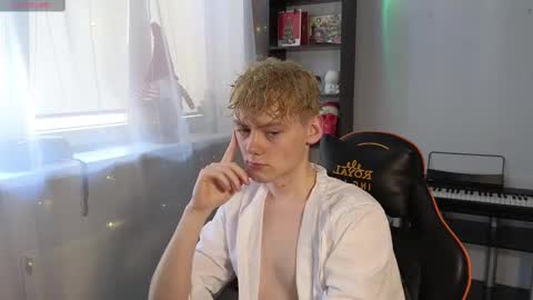 Snapshot of kirill_20_cm chatting on March 10, 9:32 am Kirill and Andrey online show from March 10, 9:32 am