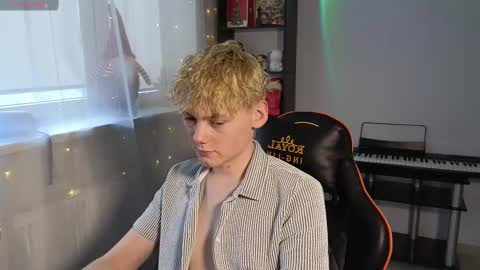 Snapshot of kirill_20_cm chatting on March 10, 2:26 pm Kirill and Andrey online show from March 10, 2:26 pm