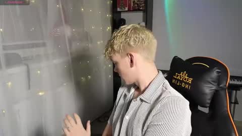 Snapshot of kirill_20_cm chatting on March 10, 5:29 pm Kirill and Andrey online show from March 10, 5:29 pm