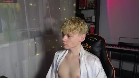 Snapshot of kirill_20_cm chatting on March 11, 5:24 pm Kirill and Andrey online show from March 11, 5:24 pm