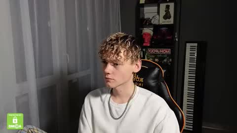 Snapshot of kirill_20_cm chatting on September 18, 7:27 pm Kirill and Andrey online show from September 18, 7:27 pm