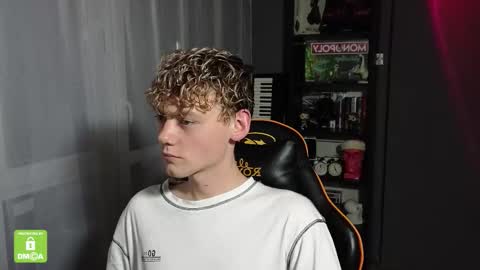 Snapshot of kirill_20_cm chatting on October 3, 9:01 pm Kirill and Andrey online show from October 3, 9:01 pm