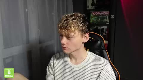 Snapshot of kirill_20_cm chatting on October 6, 11:02 pm Kirill and Andrey online show from October 6, 11:02 pm