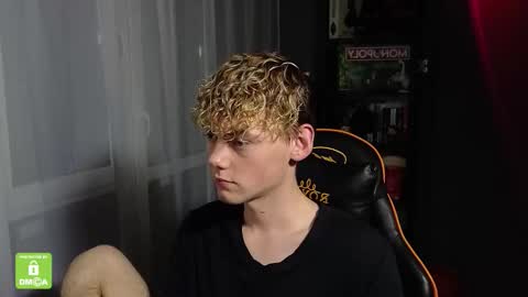 Snapshot of kirill_20_cm chatting on October 12, 8:08 pm Kirill and Andrey online show from October 12, 8:08 pm