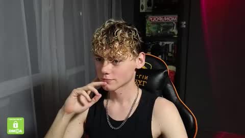 Snapshot of kirill_20_cm chatting on October 24, 1:13 am Kirill and Andrey online show from October 24, 1:13 am