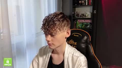 Snapshot of kirill_20_cm chatting on November 9, 12:14 pm Kirill and Andrey online show from November 9, 12:14 pm