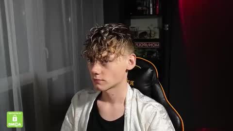 Snapshot of kirill_20_cm chatting on November 10, 1:37 am Kirill and Andrey online show from November 10, 1:37 am