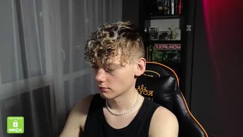 Snapshot of kirill_20_cm chatting on November 10, 3:11 pm Kirill and Andrey online show from November 10, 3:11 pm