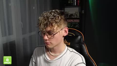 Snapshot of kirill_20_cm chatting on November 11, 4:01 am Kirill and Andrey online show from November 11, 4:01 am