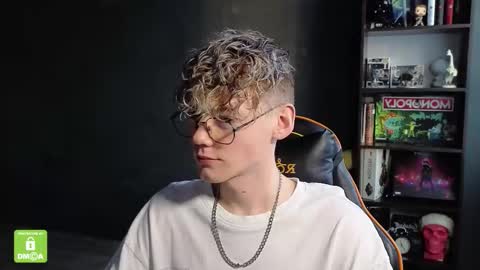 Snapshot of kirill_20_cm chatting on November 20, 1:11 pm Kirill and Andrey online show from November 20, 1:11 pm