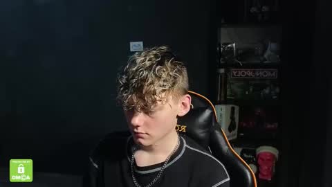 Snapshot of kirill_20_cm chatting on November 25, 1:55 pm Kirill and Andrey online show from November 25, 1:55 pm