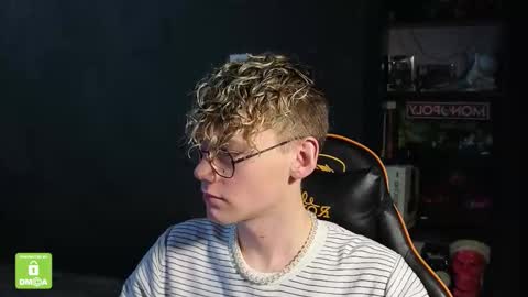 Snapshot of kirill_20_cm chatting on November 28, 9:23 am Kirill and Andrey online show from November 28, 9:23 am