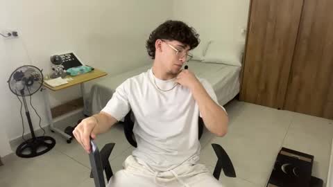 Snapshot of kisan_smith chatting on February 22, 3:23 am Kisan online show from February 22, 3:23 am