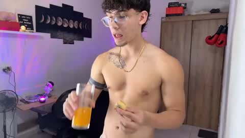 Snapshot of kisan_smith chatting on October 8, 3:04 am Kisan online show from October 8, 3:04 am