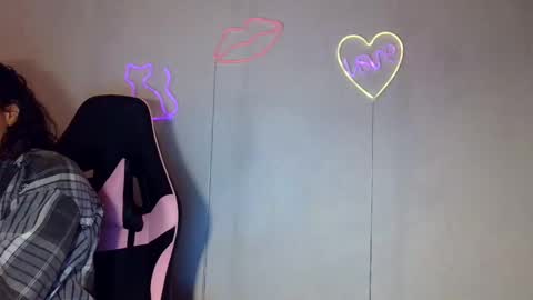 kiss_ameliaa online show from March 1, 5:38 pm