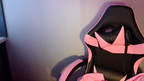 kiss_ameliaa online show from March 11, 11:33 am