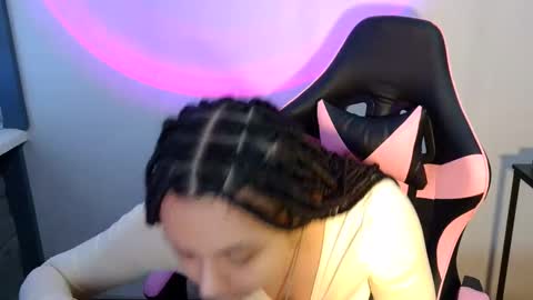 kiss_ameliaa online show from March 12, 8:51 am