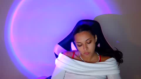 kiss_ameliaa online show from September 24, 7:33 am