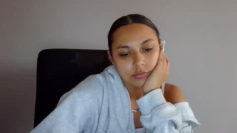 kiss_ameliaa online show from October 9, 12:47 pm