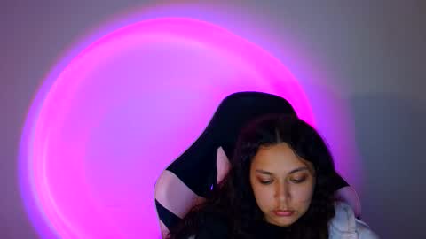 kiss_ameliaa online show from October 17, 7:33 am