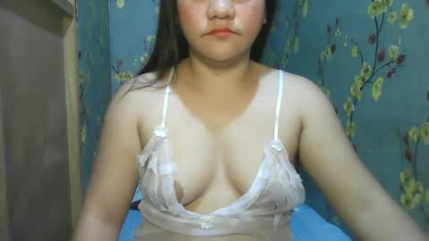 Snapshot of kiss_me_loves chatting on December 11, 2:19 am kiss_me_loves online show from December 11, 2:19 am