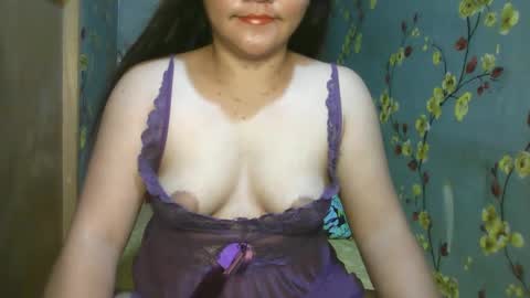Snapshot of kiss_me_loves chatting on January 13, 9:52 pm kiss_me_loves online show from January 13, 9:52 pm