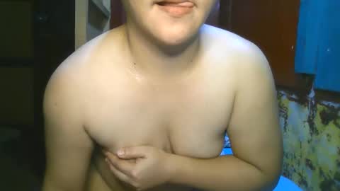 Snapshot of kiss_me_loves chatting on September 15, 8:03 am kiss_me_loves online show from September 15, 8:03 am