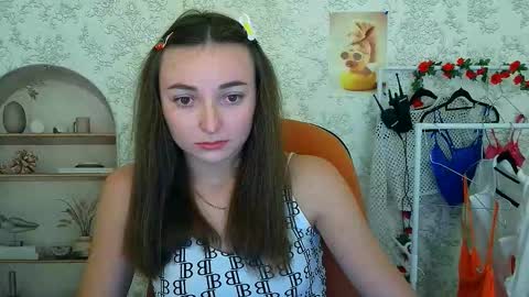 Snapshot of kiss_shy chatting on October 21, 3:35 pm Valeria online show from October 21, 3:35 pm