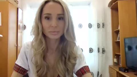 Snapshot of kissandbelle chatting on November 19, 7:19 am kissandbelle online show from November 19, 7:19 am