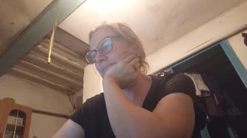 kissandvibe online show from September 11, 7:03 pm