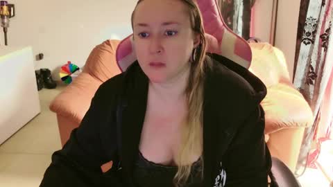 kissica online show from February 2, 9:30 am