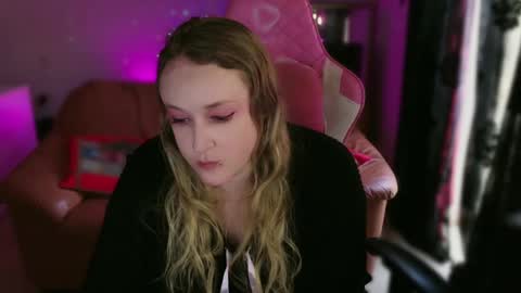 kissica online show from February 17, 2:48 pm