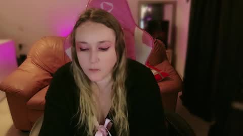 kissica online show from February 17, 6:48 pm