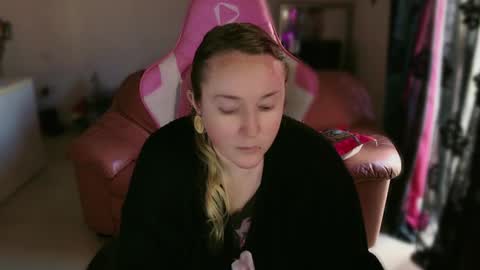 kissica online show from March 5, 2:56 pm