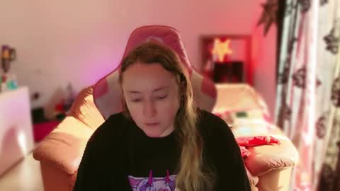 kissica online show from March 8, 8:00 am